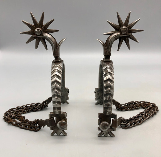 Chevron pattern spurs attributed to Buermann